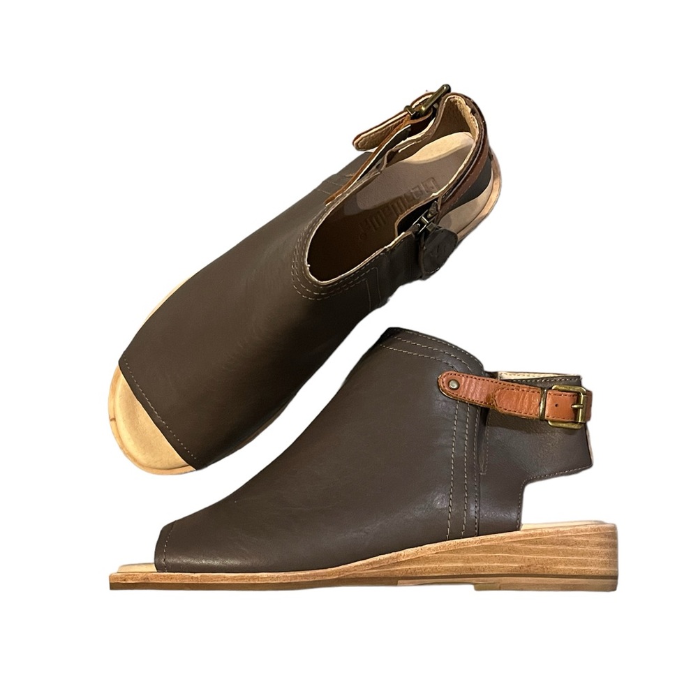Gee’WaWa Taupe Leather Sandals